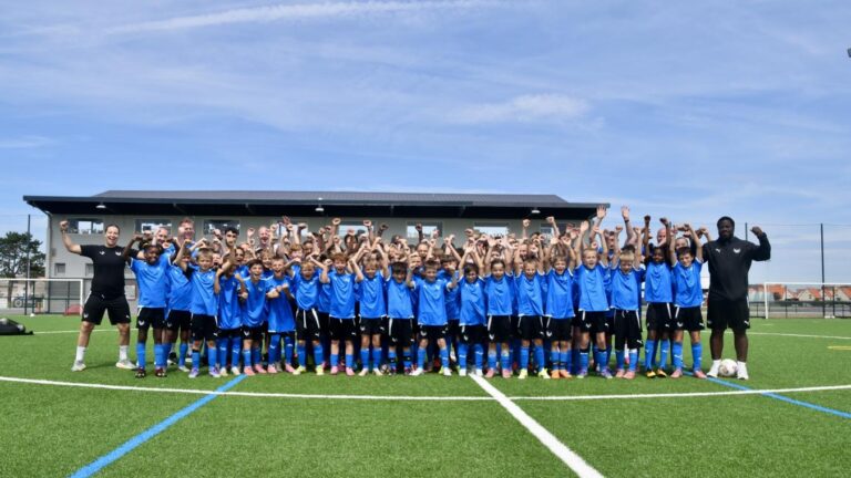 Le stage Varane à Berck rassemble 70 jeunes footballeurs pour des entraînements intensifs.