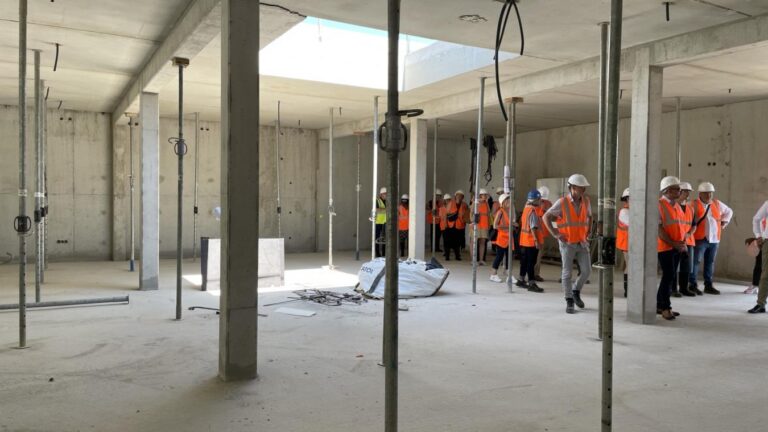 Le collège Fernande-Benoist à Hazebrouck conçu pour résister aux extrêmes climatiques.