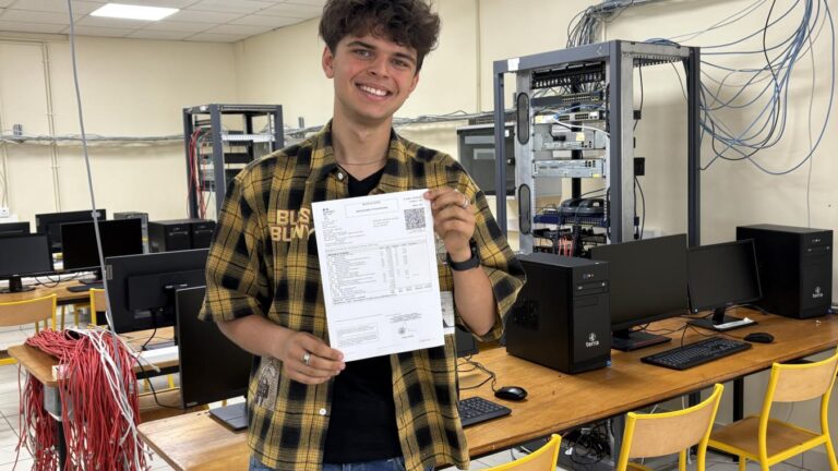 Jules obtient 18 au bac pro, un score atteint par 0,4 % des candidats.