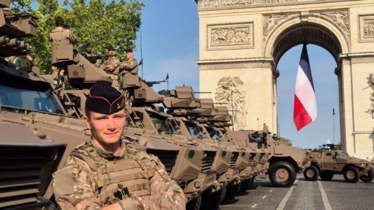 Un Dohémois de 23 ans défile pour le 14 Juillet, partageant un souvenir marquant.