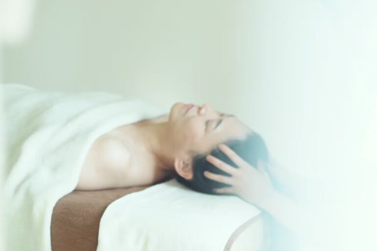 Le Kobido, massage japonais, favorise la relaxation et le bien-être corporel.