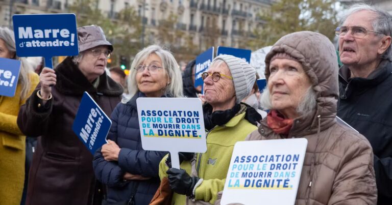 Droit à l’aide à mourir adopté en France, des débats restent à prévoir sur son application.