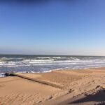 Agression à Caen : tensions autour du parking payant près de la plage du Débarquement.