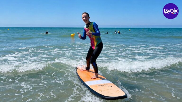 Apolline tente le surf à Wimereux, une expérience inattendue pour elle.