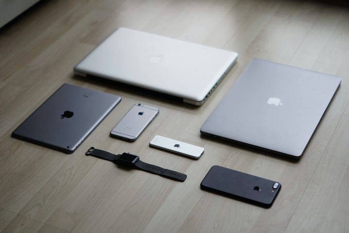 Apple ajuste sa stratégie tarifaire premium face à la pénurie de RAM.