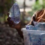 Polémique sur l&rsquo;eau en sachet : le CAES dénonce des allégations et envisage des actions judiciaires.