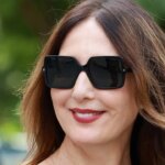 Grande actrice française avec un César, elle réalise son premier film après 38 ans de carrière.