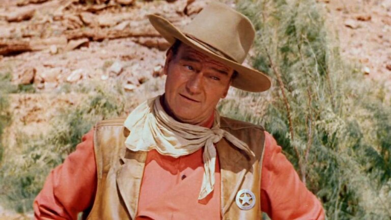 John Wayne regrette un western qu’il n’a jamais réalisé, révélations sur ce projet inachevé.