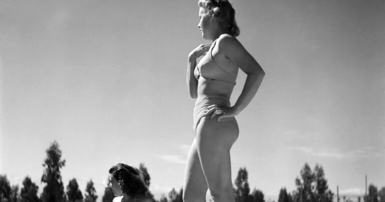 Les 80 ans du bikini : analyse de son influence sur la mode et la société contemporaine.