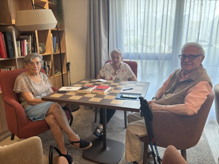 Une résidence seniors du Val-d’Oise inaugure un club de lecture pour ses résidents.