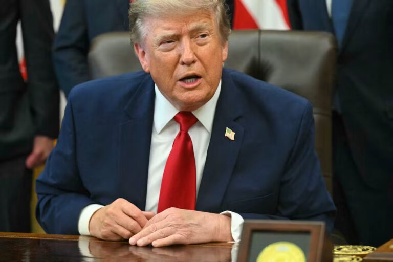 Les États-Unis intensifient les frappes aériennes contre des cibles en Iran.