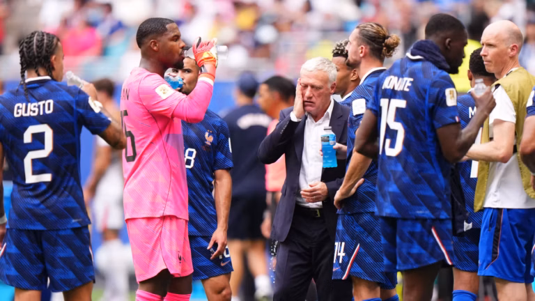 France battue par l’Angleterre : une défaite marquante pour les Bleus de Deschamps.