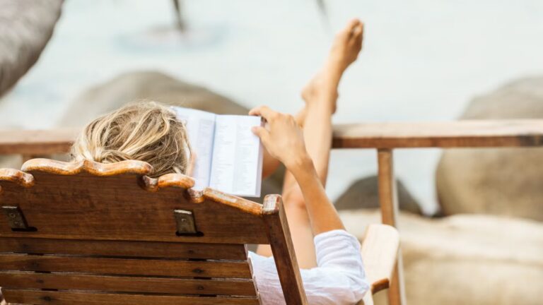 Les livres de non-fiction dominent les classements de ventes pendant les vacances.