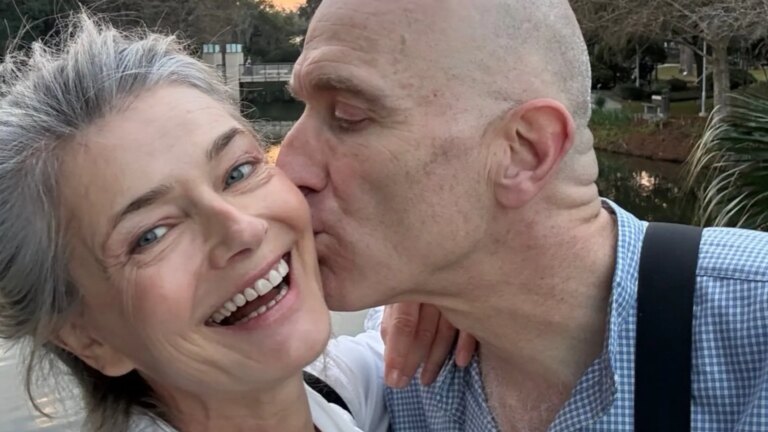 Paulina Porizkova évoque son mariage à 61 ans dans une nouvelle publication.