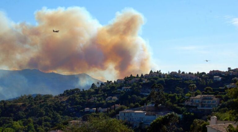 Incendies dans les Pyrénées-Orientales : l’AMF soutient les communes touchées par les sinistres.