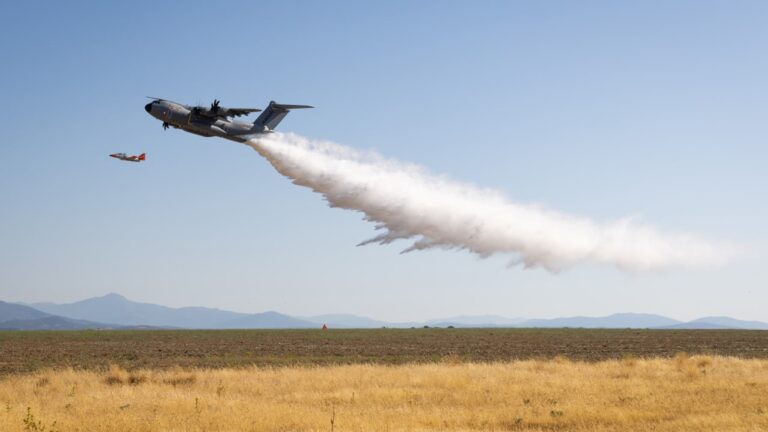 Le ministre de l’Intérieur annonce l’utilisation prochaine de l’A400M pour lutter contre les incendies.