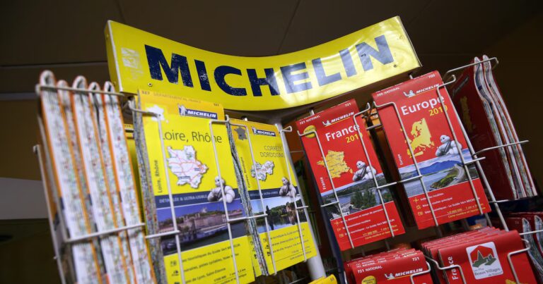 Les Français privilégient encore les cartes routières malgré l’essor du GPS.