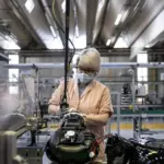 SEB transfère son centre de gravité en Chine, modifiant sa stratégie de production.