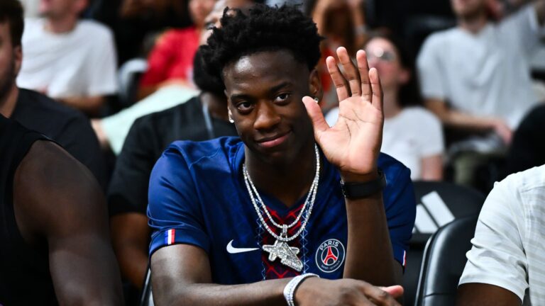 AJ Dybantsa, favori pour la draft 2026, renforce les liens entre la NBA et la France.