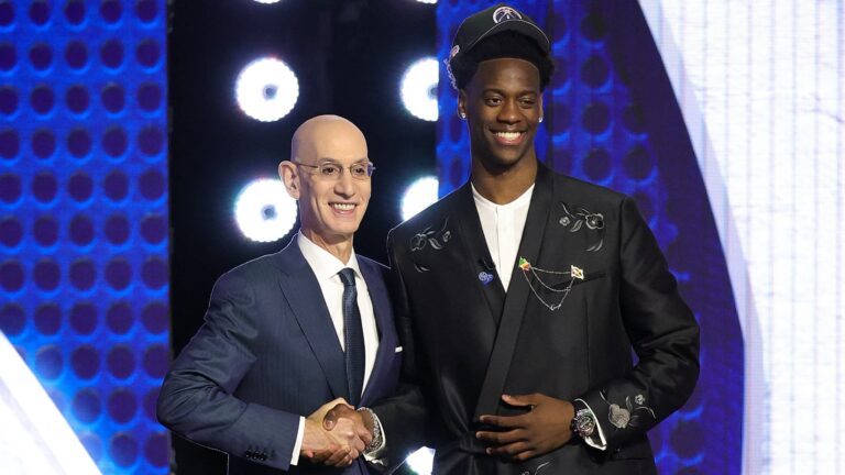 AJ Dybantsa sélectionné par les Wizards avec le premier choix du Draft NBA