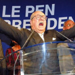 Présidentielle 2002 : le FN atteint le second tour, bouleversant le paysage politique français.