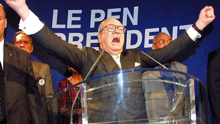 Présidentielle 2002 : le FN atteint le second tour, bouleversant le paysage politique français.
