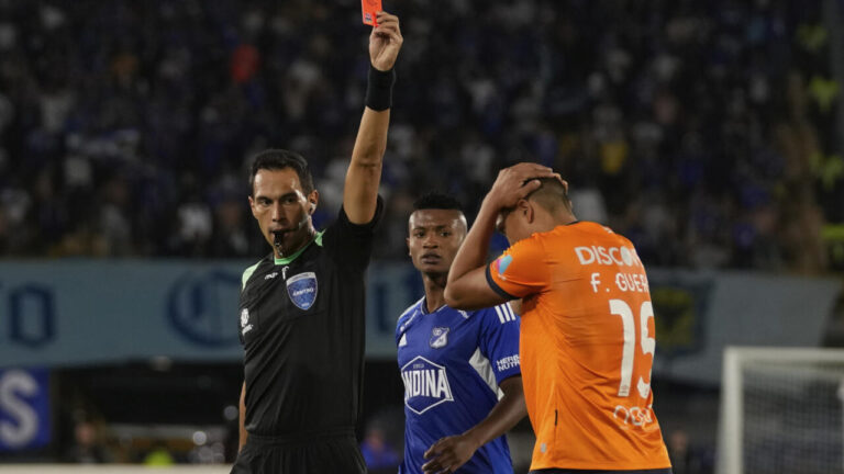 Facundo Tello, arbitre argentin, critiqué pour ses décisions lors de France-Maroc