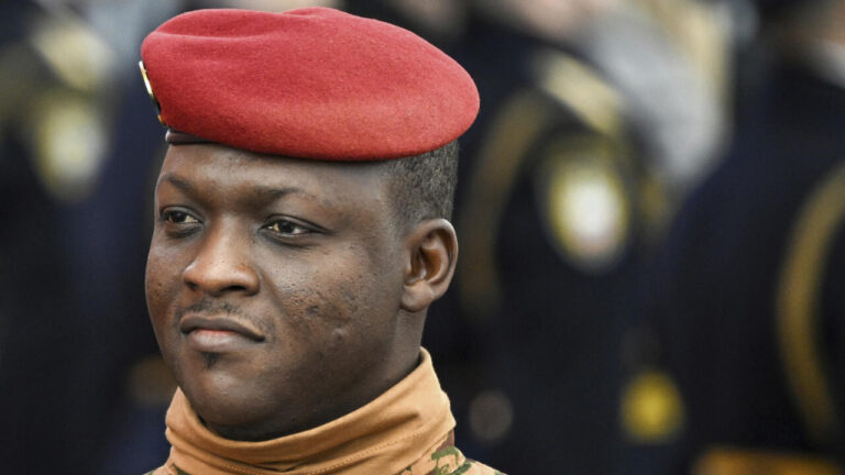 Burkina Faso : le capitaine Traoré prône un islam modéré face aux extrémistes.