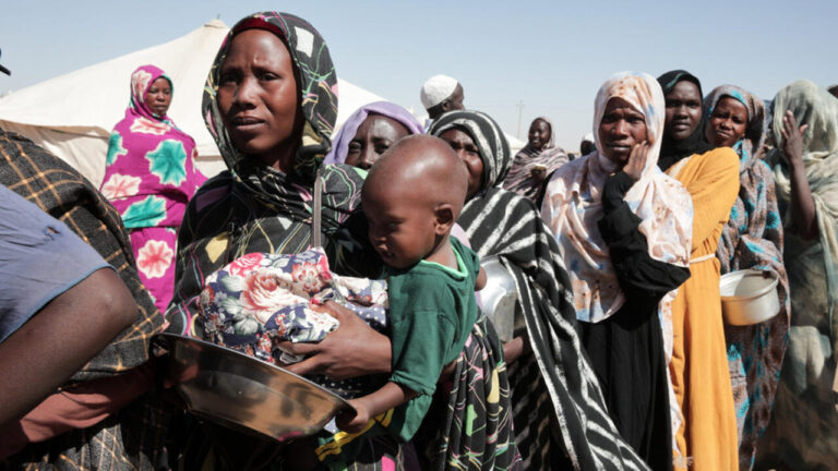 Un million de femmes et filles privées d’aide humanitaire à cause des coupes de Trump