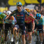 Tour de France : Tim Merlier remporte la 7e étape au sprint pour la Belgique.