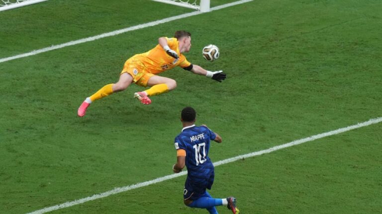 Coupe du monde 2026 : France perd face à l’Angleterre après une remontée inachevée.