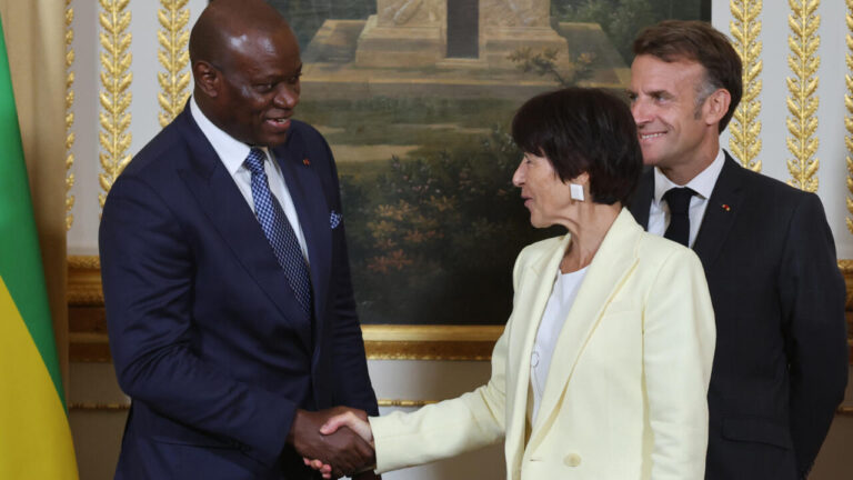 France et Gabon signent un protocole d’accord sur l’exploitation du manganèse.