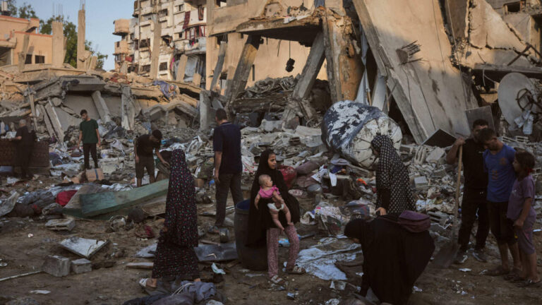 Donald Trump annonce un accord sur le désarmement complet du Hamas à Gaza.