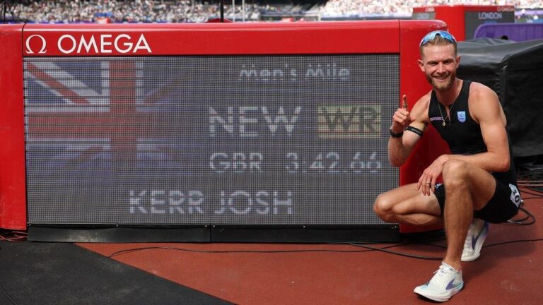 Josh Kerr, Britannique, établit un nouveau record du monde du mile, anciennement détenu par Hicham El Guerrouj.