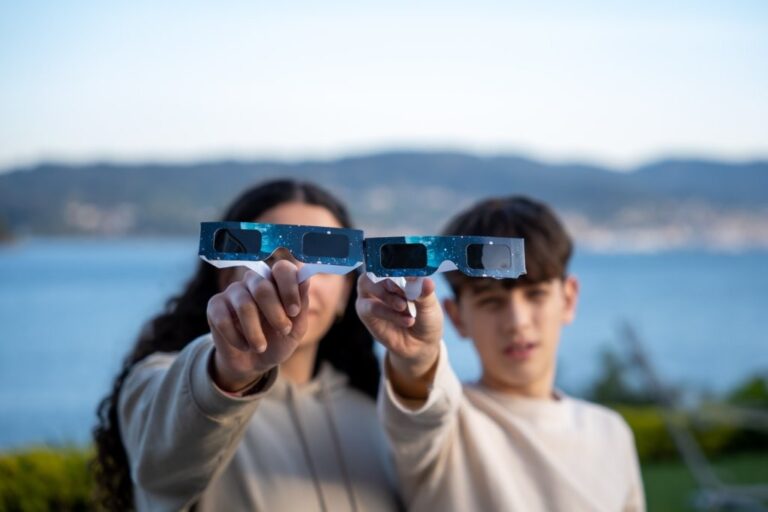 Éclipse solaire du 12 août : heures d’observation et conseils de sécurité à suivre.