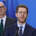 Bercy propose un débat sur la revalorisation des retraites et aides sociales face à l&rsquo;inflation.