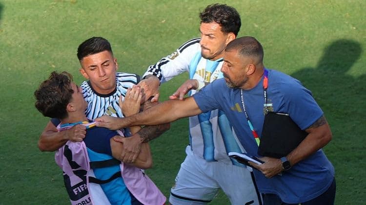 FIFA engage une procédure disciplinaire contre l’Argentine et Leandro Paredes.