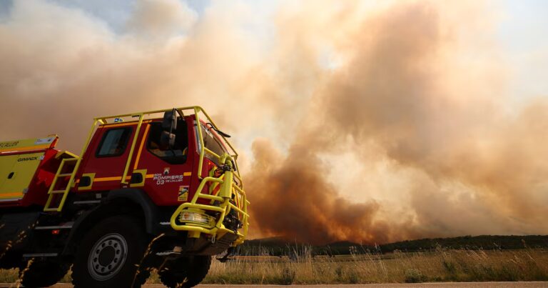 Incendies en France : insuffisance de pompiers pour répondre à la crise actuelle