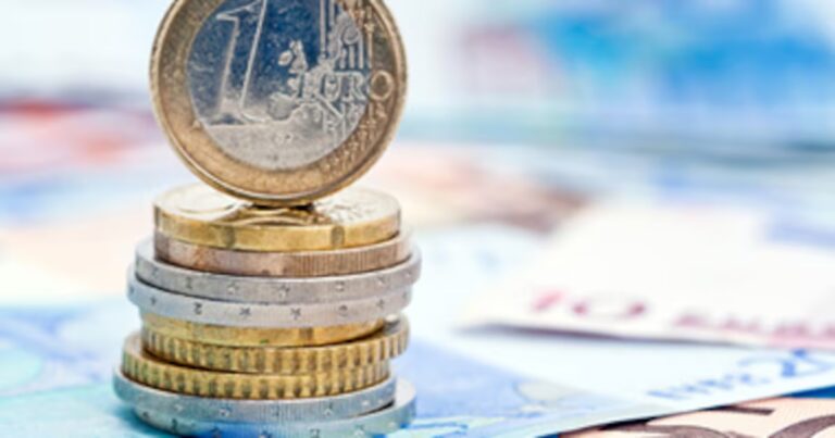 Fonction publique : le gouvernement maintient le gel du point d’indice, syndicats en désaccord.