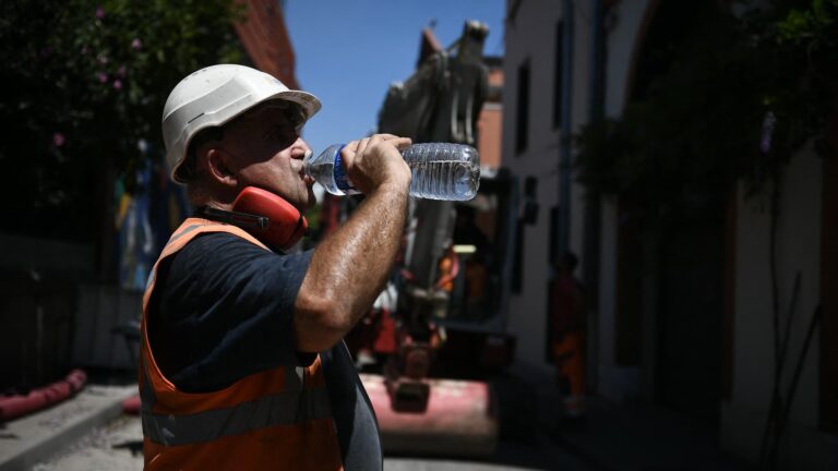 70% des artisans du bâtiment adaptent leurs horaires face aux canicules et aléas climatiques