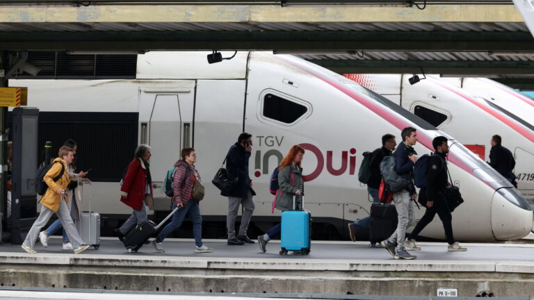 Cinq heures de train pour Nice : TGV du Sud perturbés par des annulations dues à un incendie.