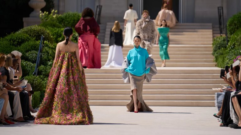 Haute couture : analyse des looks remarqués lors des récents défilés internationaux.
