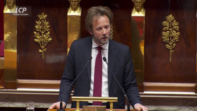 Boris Vallaud propose une réforme proportionnelle avant 2027 pour la VIe République en France