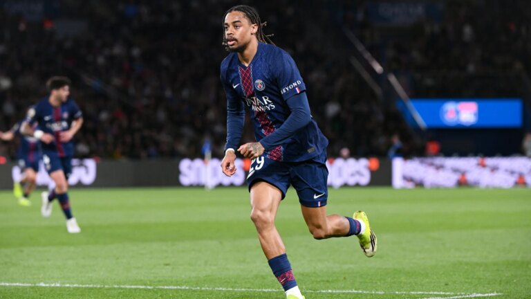 Mercato : Liverpool intensifie ses efforts pour Barcola, le PSG demande un prix élevé.