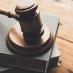 Le droit français face aux familles recomposées : enjeux et tensions juridiques actuels.