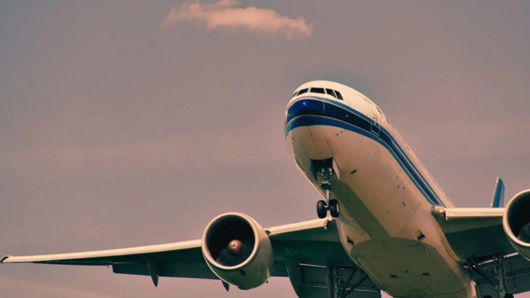 Airbus réalise un vol sans escale de plus de 24 heures, établissant un nouveau record.