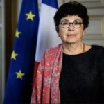 Monique Barbut maintient son poste au gouvernement malgré des critiques sur l’environnement.