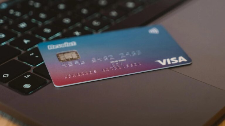 Arnaque : Débit de 1 000 € sur votre carte, ne contactez pas ce numéro de téléphone.