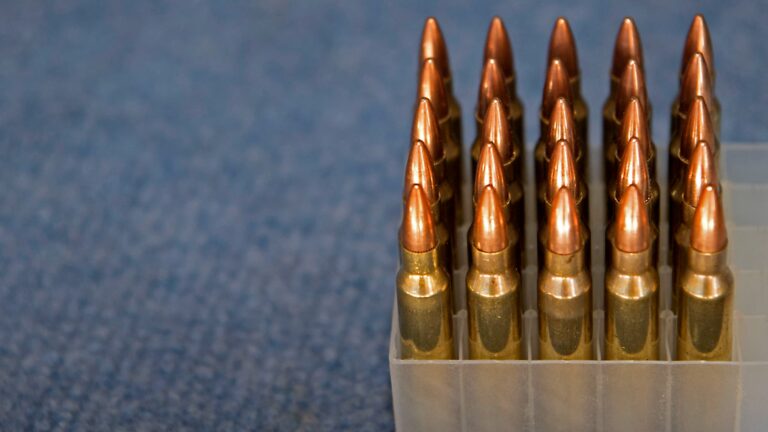 La France relance la production de munitions militaires de petits calibres sur son sol.