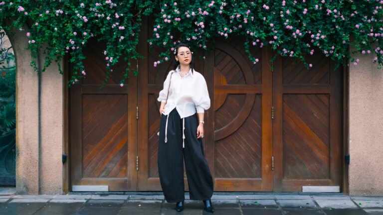 La coupe de pantalon tendance s’impose dans les collections automnales des créateurs européens.